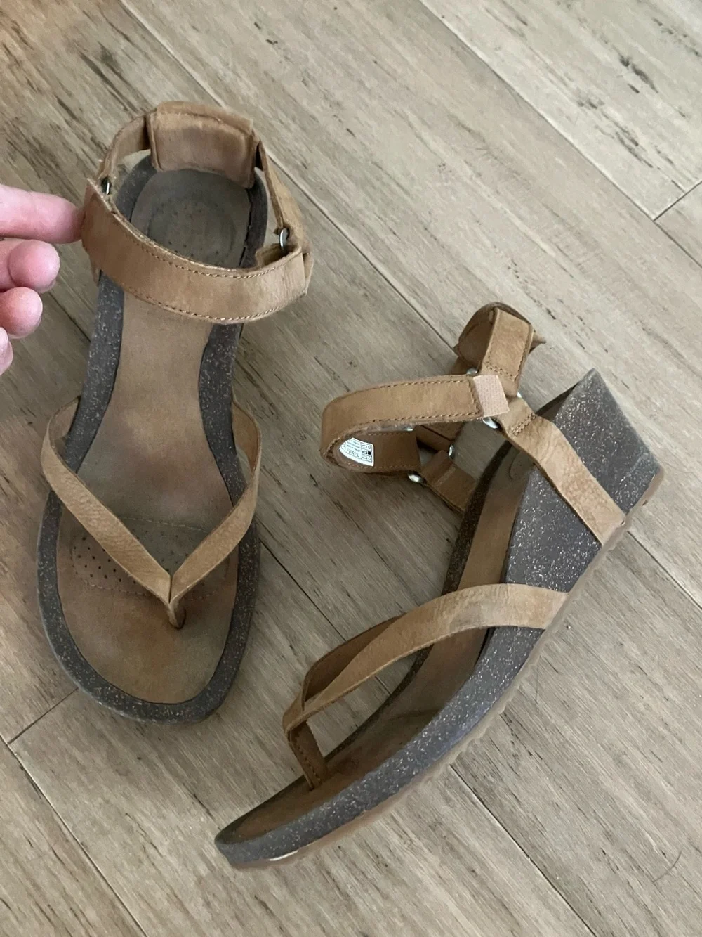 Teva leather wedge heel brown women’s sandals. Size 8